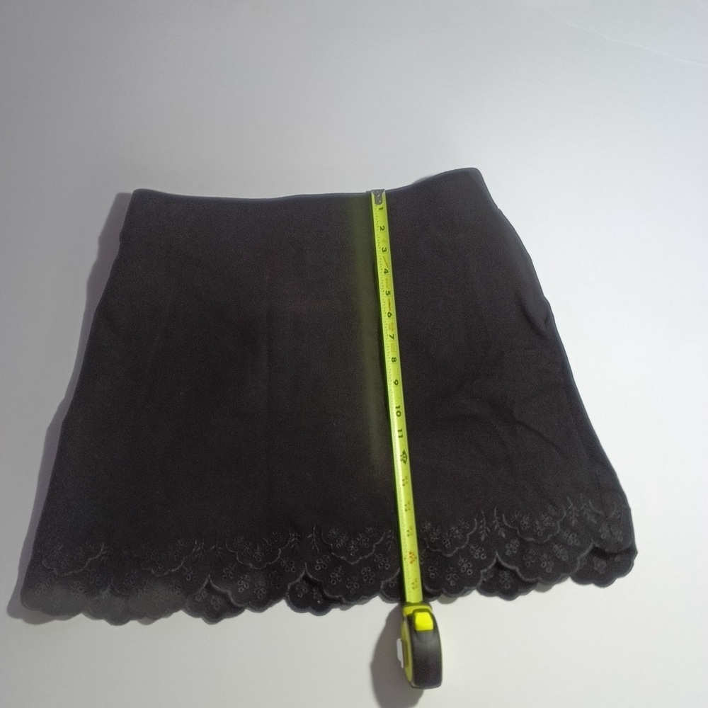 Chico's Black Mini Skirt Skort with Scalloped Lace Hem Size 1 (Medium) - Picture 3 of 7